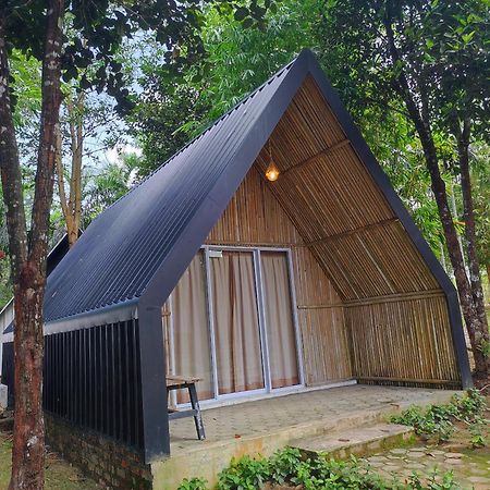 "D'Bamboo Kamp" Desa Wisata Ekang Лагой Екстер'єр фото