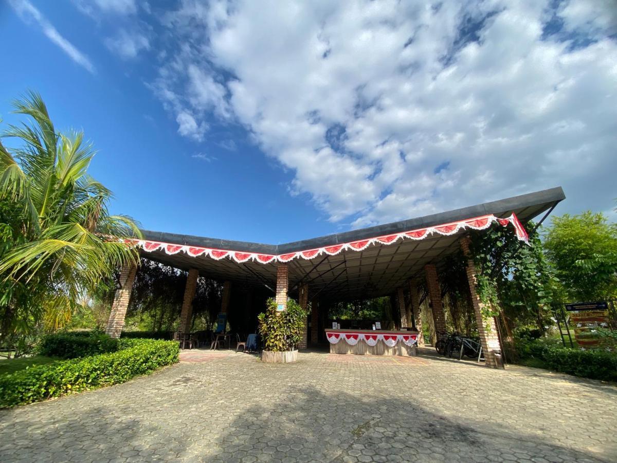 "D'Bamboo Kamp" Desa Wisata Ekang Лагой Екстер'єр фото