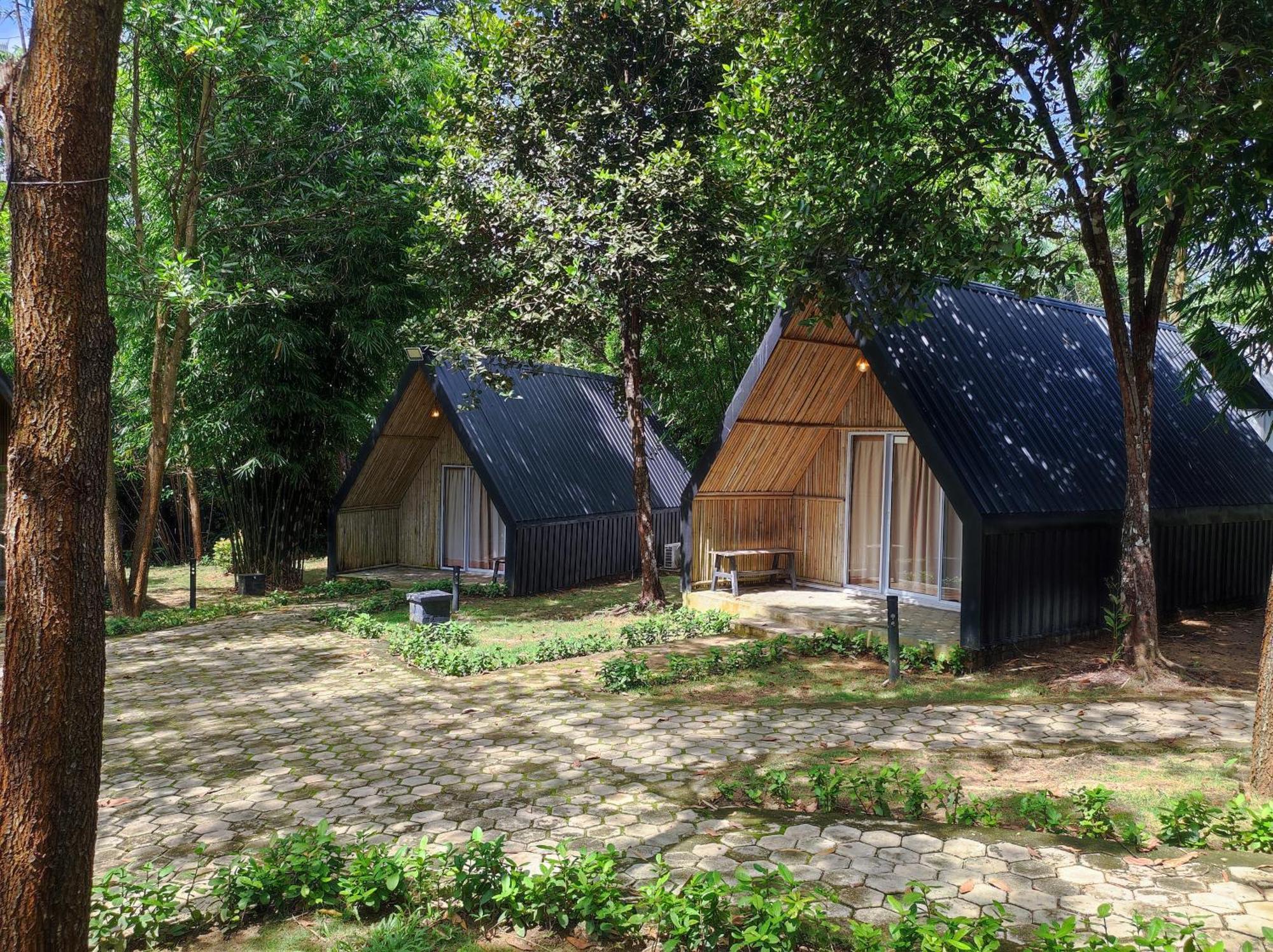 "D'Bamboo Kamp" Desa Wisata Ekang Лагой Екстер'єр фото