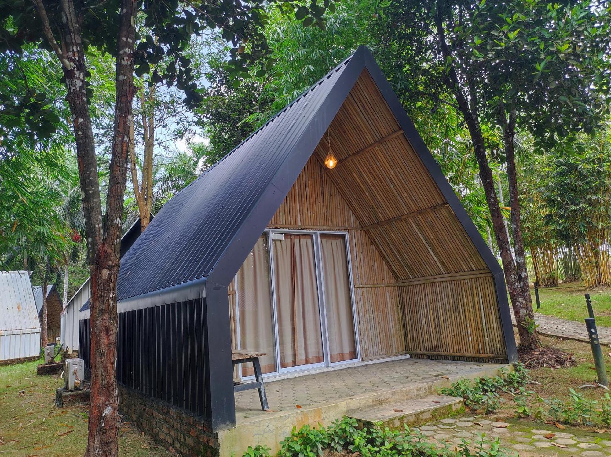 "D'Bamboo Kamp" Desa Wisata Ekang Лагой Екстер'єр фото