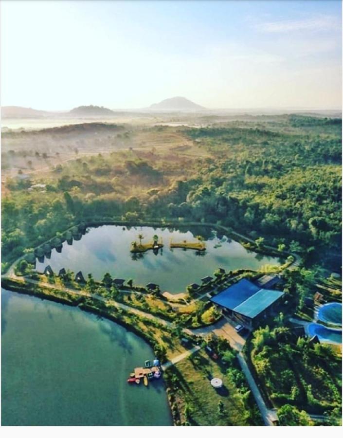 "D'Bamboo Kamp" Desa Wisata Ekang Лагой Екстер'єр фото